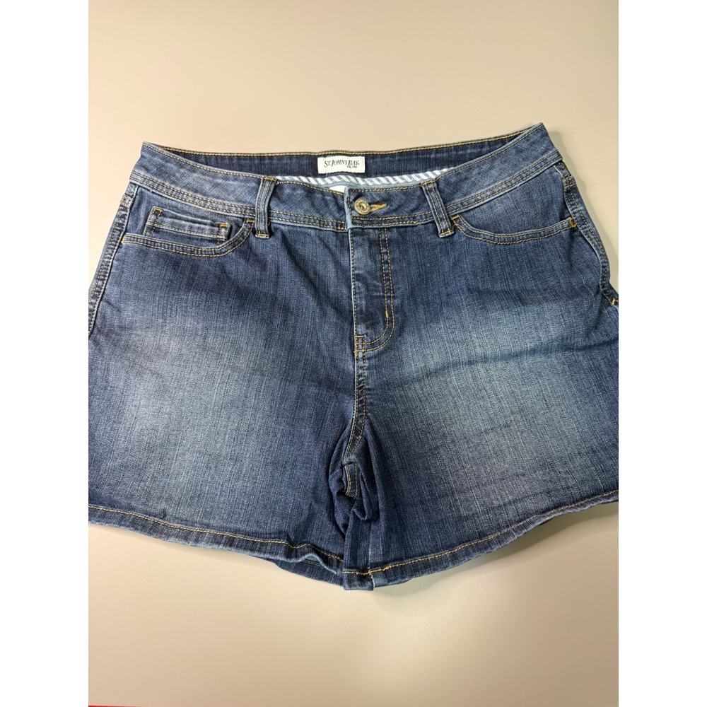 St. Johns Bay Womens Medium Wash Denim Jean Shorts Size 12 Casual Mid Rise